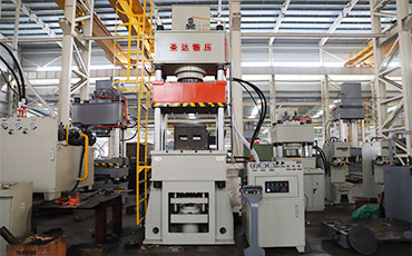 三梁四柱液壓機(jī)簡(jiǎn)述（結(jié)構(gòu)、特點(diǎn)、參數(shù)及配置）